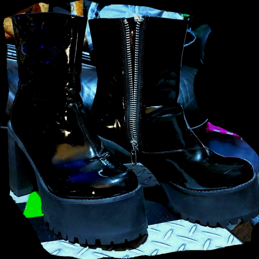 💥Host Pick💥 NWOT Patent leather chunky platform boot (discontinued) - Picture 2 of 2